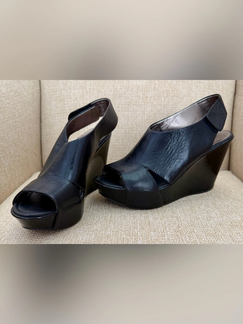 Kenneth Cole Reaction Women's Black Leather  Wedge Sandal with Back Strap 9M